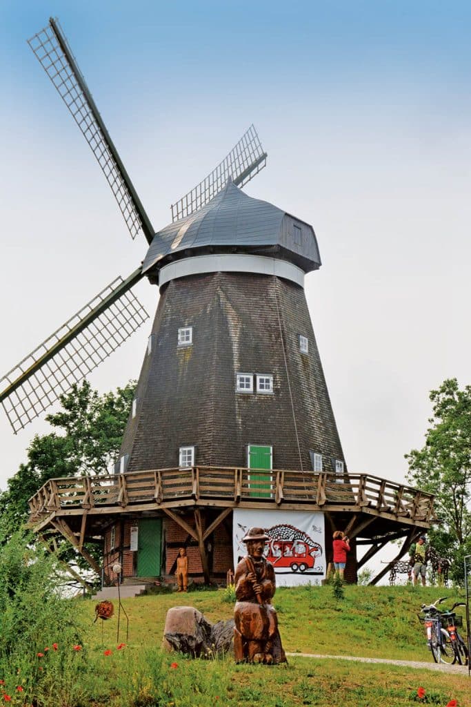 Röbel: bunter Hafen am kleinen Meer