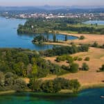 Luftaufnahme der Insel Mettnau bei Radolfzell am Bodensee.