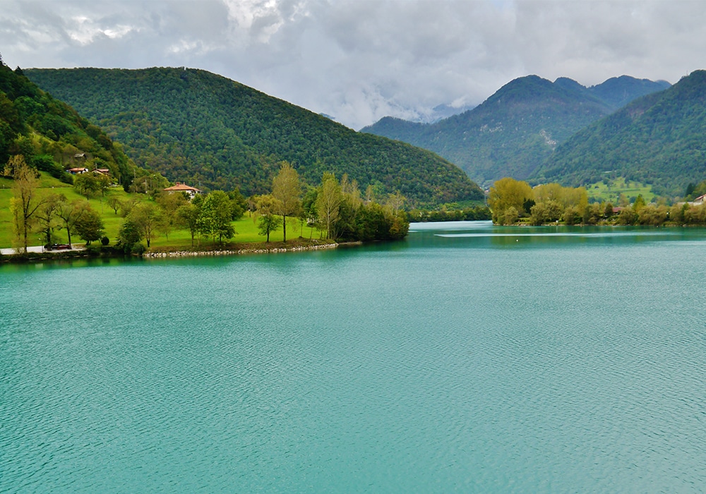 Tolmin-Stausee-c-Wikipedia-Zairon