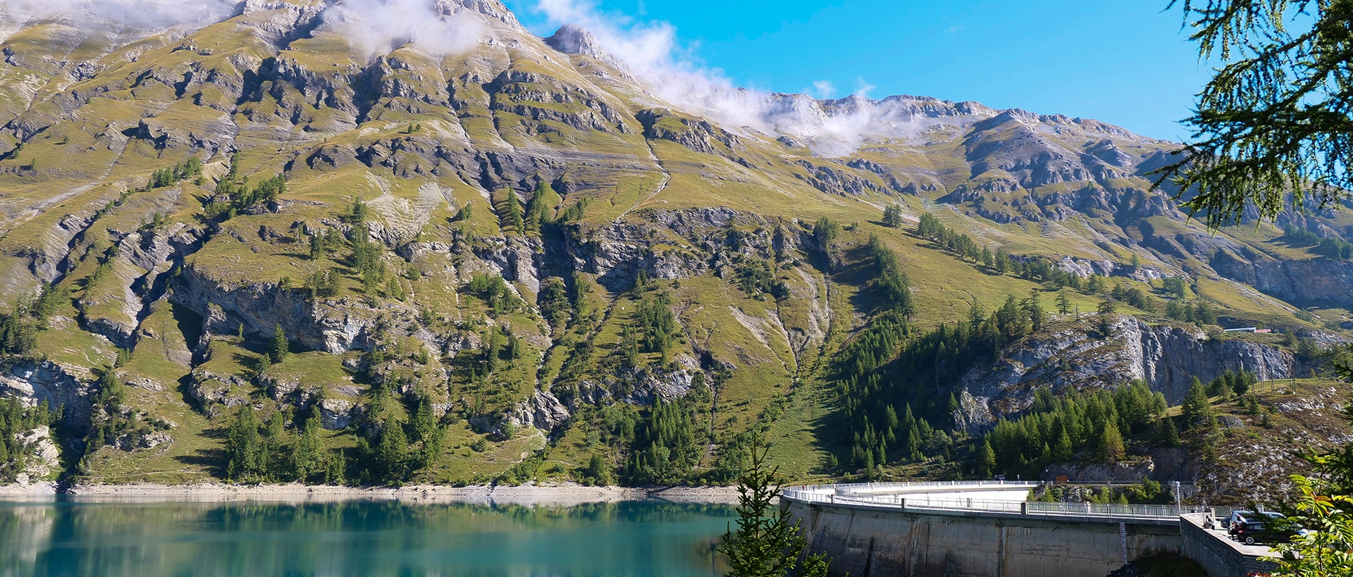 Berge am Lac de Tseuzier in der Schweiz